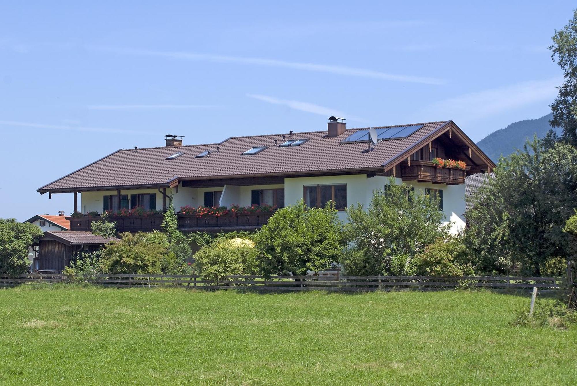 Gaestehaus Weissenbacher-Ferienwohnungen Marquartstein Exterior foto